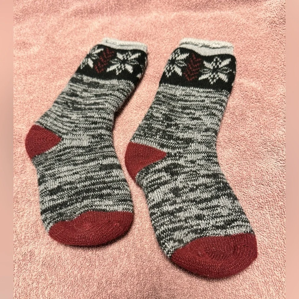 Set of 2 winter sock pairs NWOT WOMENS one size